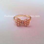 Cute, pearl bow knot Ring